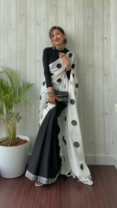 Hijabi Saree Style, Farewell Sarees For Teens, Isha Borah, Black And White Saree, Black And White Retro, Saree Wearing Styles, Simple Saree Designs, Fashionable Saree Blouse Designs, Fancy Sarees Party Wear