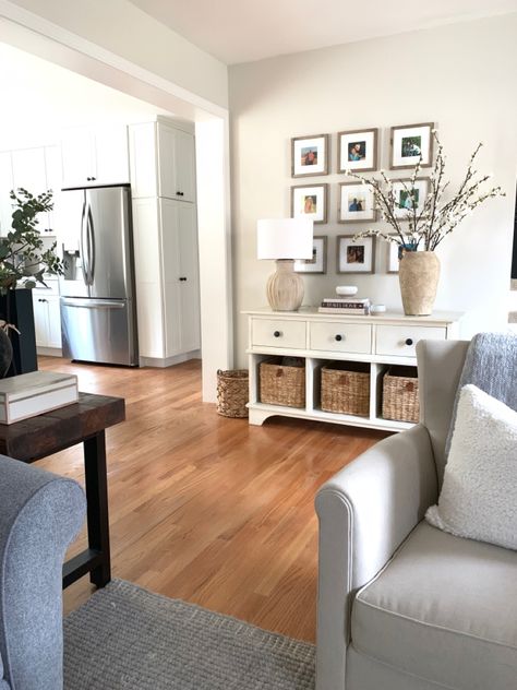 Light Hardwood Living Room, Family Room With Light Wood Floors, Honey Oak Living Room Furniture, White Living Room Wood Floors, Oak Wood Home Decor, Light Wood Floors Decorating Ideas, Living Room Medium Wood Floor, Bright Wood Floors Living Rooms, White Walls Honey Oak Floors