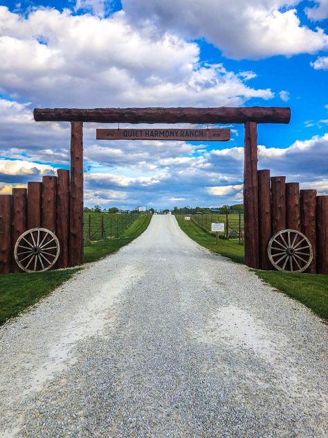 Outdoor Cabana Ideas, Ranch Entrance Ideas, Ohio Attractions, Farm Entrance, Outdoor Cabana, Gate Designs Modern, Farm Gate, Driveway Entrance, Ohio Travel