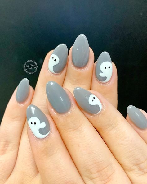 Fall Nails 2023 Gray, Gray Halloween Nails, Grey Spooky Nails, Black Grey Halloween Nails, Grey Goth Nails, Gray And Orange Halloween Nails, Holloween Nails, Gray Nails, Halloween Nail Designs