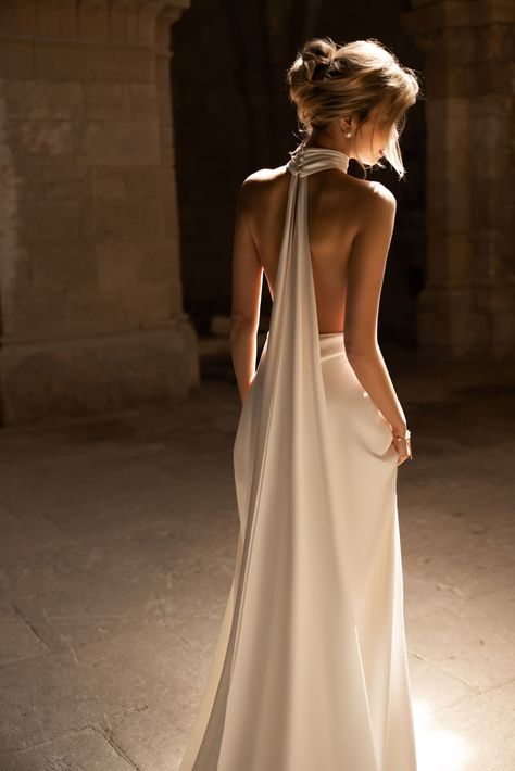 Modern Minimal Wedding Dress, Civil Wedding Outfit, Gcse Science, Robes Glamour, Hollywood Dress, Backless Wedding, Dream Wedding Ideas Dresses, Ivory Dresses, Hollywood Fashion