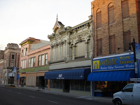 Vincennes is a town bursting with history and culture. From the lovely rotunda monument to the Grouseland William Henry Harrison museum, there's so much to see and explore here. Amish Town, Vincennes Indiana, Indiana Dunes National Park, Wisconsin Camping, Indiana Travel, Indiana Dunes, Hidden Places, Haunted Places, Historical Sites