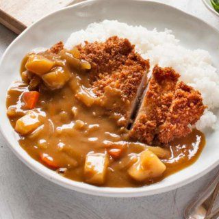 Katsu Curry served in a plate. Katsu Don Recipe, Curry Katsu, Katsu Don, Katsu Curry Recipes, Katsu Recipes, Chicken Katsu Curry, Katsu Curry, Japanese Curry, Curry Rice