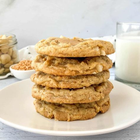 Coconut Macadamia Cookies Cookie Dough Bark, Milky Bar, Eggless Chocolate Chip Cookies, Soft Cookie Recipe, Coconut Chocolate Chip Cookies, Macadamia Cookies, Mocha Cookies, Sugar Dough, Basic Cookies