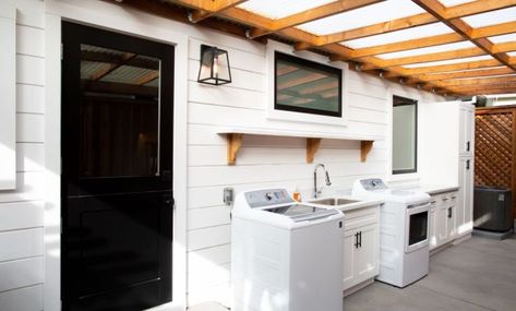 Make a Big Statement with These Best Small Backyard Design Ideas - Matchness.com Outside Laundry Room, Outdoor Laundry Area, Outdoor Laundry Rooms, Outdoor Laundry, Oasis Backyard, Dirty Kitchen, Home Backyard, Restaurant Patio, Laundry Design