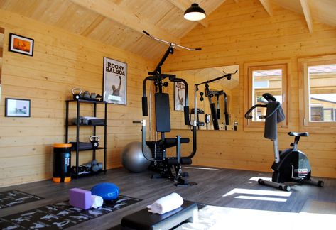 Shed Gym Ideas, Cabin Gym, Small Garage Gym, Man Cave Home Office, Garden Log Cabin, Outdoor Home Gym, Gym Shed, Garden Gym, Private Gym