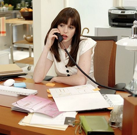 Devil Wears Prada Outfits, Prada Outfits, Prada Aesthetic, Shoes Hack, I Love Cinema, Devil Wears Prada, Personal Assistant, Meryl Streep, Burn Out