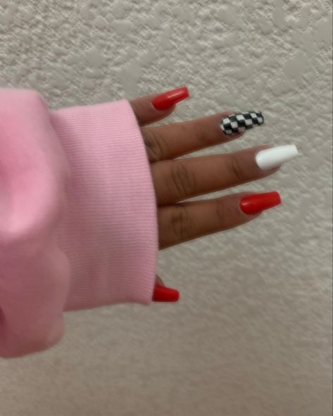 Ferrari F1 Nail Art, Ferrari Red Nails Design, Formula 1 Nails Designs, F1 Nails Designs Ferrari, Charles Leclerc Nails, F1 Nails Designs, Nascar Nails Designs, F1 Inspired Nails, Lightning Mcqueen Nails