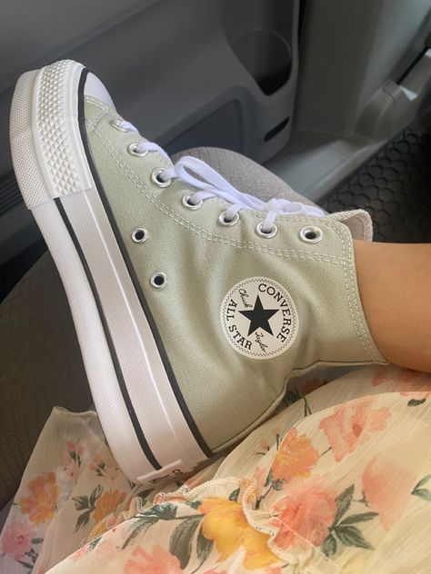 Spring Converse, Converse Streetwear, Cute Converse Shoes, Cute Converse, Custom Shoes Diy, Chuck Taylor All Star Lift, Preppy Shoes, Pretty Shoes Sneakers, Shoes Heels Classy