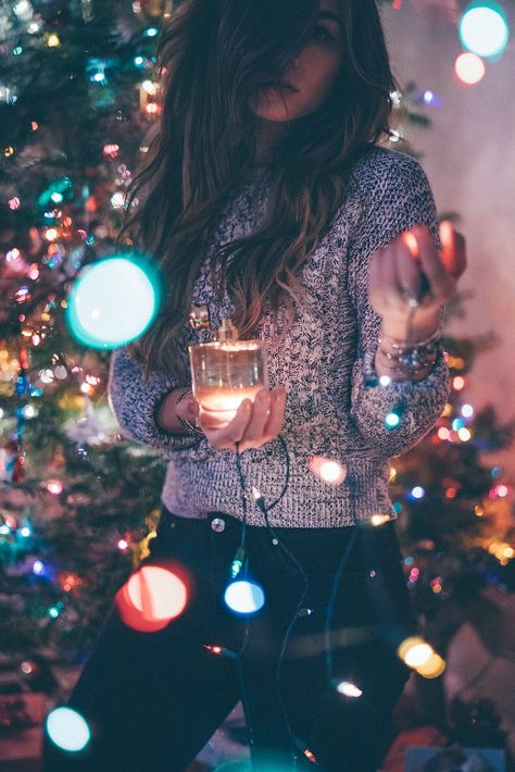 12 Christmas Photo Ideas For Fun Holiday Photoshoots | Away Lands Christmas Instagram Pictures, Christmas Photo Ideas, Amazon Christmas Gifts, Christmas Poses, Teenage Couples, First Christmas Photos, Amazon Christmas, Holiday Photoshoot, Boyfriends Girlfriends