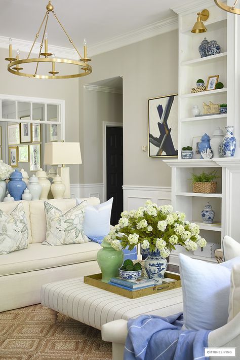 Chinoiserie Living Room, Blue And Green Living Room, Living Room Ottoman, Blue And White Living Room, White Living Room Decor, Summer Living Room, Blue And White Chinoiserie, Living Room Decorating, Summer Living