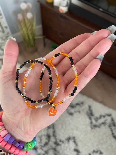 Halloween 🎃 spooky bracelet  Set of 3 👻 Length: 7 inch Halloween Bead Bracelet Ideas, Spooky Bracelet Ideas, Halloween Bracelets Ideas, Fall Beaded Bracelet, Halloween Bead Bracelet, Autumn Bracelet Ideas, Beaded Halloween Jewelry, Bracelet Ideas Halloween, Halloween Bracelet Patterns