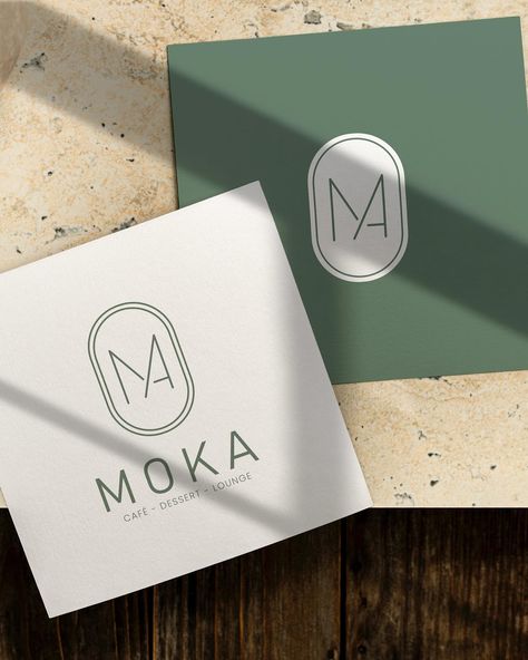 Identité de marque, slogan, univers visuel et logo - Moka 🎨 Moka, représenté par Maxime Ducollet est un salon de thé et patisserie fine à Lyon, fondé par Maxime, pâtissier de métier ☕️ Le salon de thé va proposer sur place ou à emporter différents services. L’objectif est de créer une marque reconnue dans le secteur de la pâtisserie, qui marie l’expertise de Maxime en pâtisserie fine avec l’univers du thé et du café.💯 J’ai travaillé aux côtés de Maxime, fondateur de Moka, sur : ✔️ l’élabora... Patisserie Logo, Patisserie Fine, Logo Monogramme, Jean Prouve, Un Logo, Branding Design, Design, Art, Moka