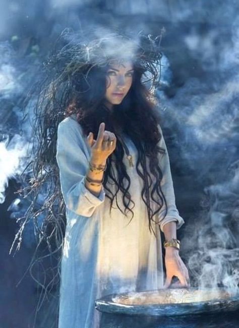 Baba Jaga, Witch Series, Witch Craft, Fantasy Photography, Season Of The Witch, Witch Aesthetic, Witchy Woman, Shooting Photo, 영감을 주는 캐릭터