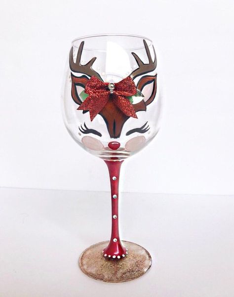 Reindeer cutie Wine glass - 3D sparkle Bow - holiday themed wine glasses - ready to ship Christmas Glass Painting Ideas, Christmas Glass Painting, Jars Painting, Christmas Wine Glasses Diy, Christmas Wine Glass Candle Holder, Glass Painting Ideas, Xmas Goodies, Christmas Champagne, Glasses Art