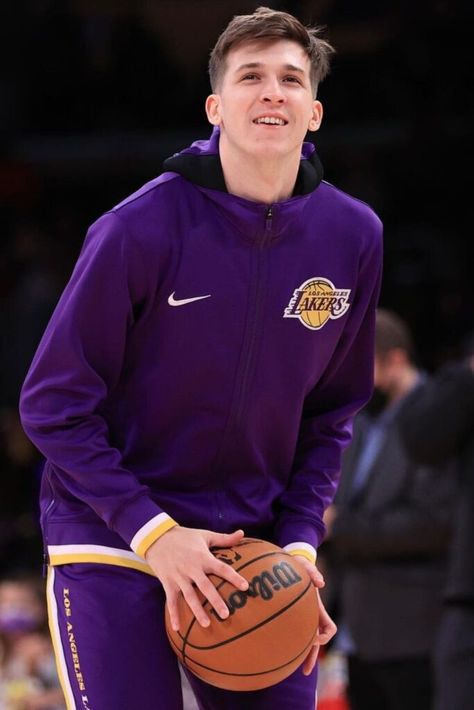 Austin Reaves, Lakers Wallpaper, Lebron James Wallpapers, Beautiful Photoshoot Ideas, Shooting Guard, Nba Pictures, Basketball Photography, Nba Wallpapers, Nba Teams