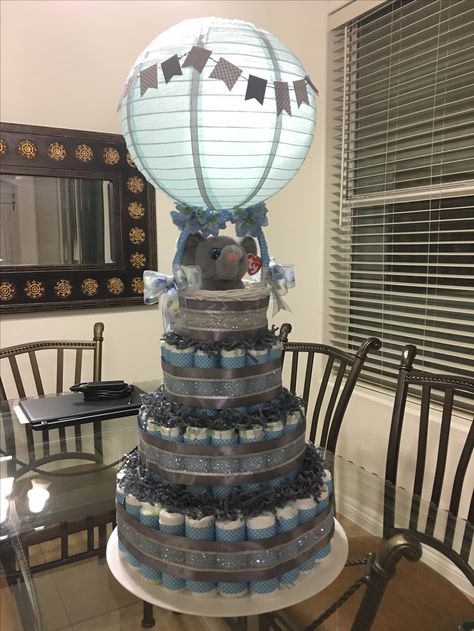 Unique Diaper Cakes, Diy Diaper Cake, Diaper Gifts, Baby Shower Drinks, Diaper Cake Boy, Baby Shower Crafts, Baby Shower Diaper Cake, Diy Baby Shower Gifts, Baby Diaper Cake