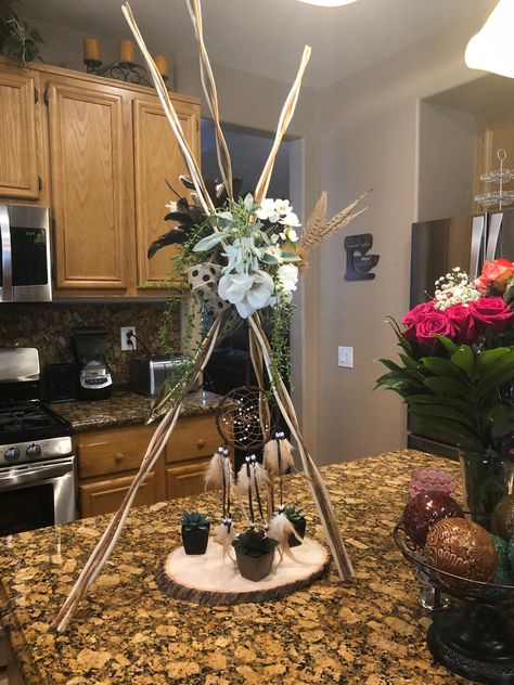 Native American Quinceanera, Native American Table Decor, Native American Centerpieces, Native American Wedding Decor, Native American Party Decorations, Native American Party Ideas, Native American Wedding Ideas, Teepee Centerpiece, Sweet Sixteen Party Themes