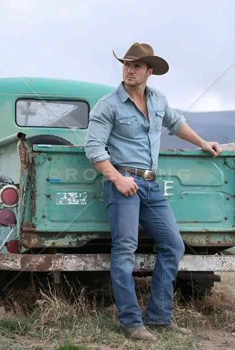 Cinch Jeans: How to Style for a Timeless Look – Svelte Magazine Mens Western Style, Country Jeans, Denim Outfit Men, Cinch Jeans, Dapper Outfit, Casual Activewear, Looks Country, Western Denim Shirt