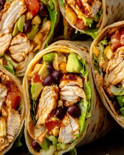 Southwest Chicken Wraps Recipe - Flavorful & Easy Meal Southwest Chicken Wraps, Chicken Wrap Recipes, Southwest Chicken, Chicken Wraps, Wrap Recipes, Main Meals, Mexican Food, Guacamole, Mexican Food Recipes