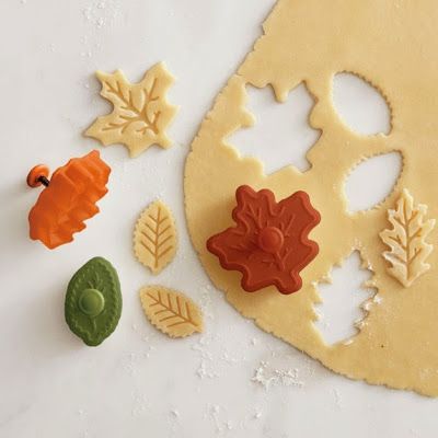 Pie Crust Designs, Fall Pies, Mini Pumpkin Pies, Perfect Pie Crust, Thanksgiving Pies, Decorative Leaves, Perfect Pies, Thanksgiving Desserts, Fall Leaf