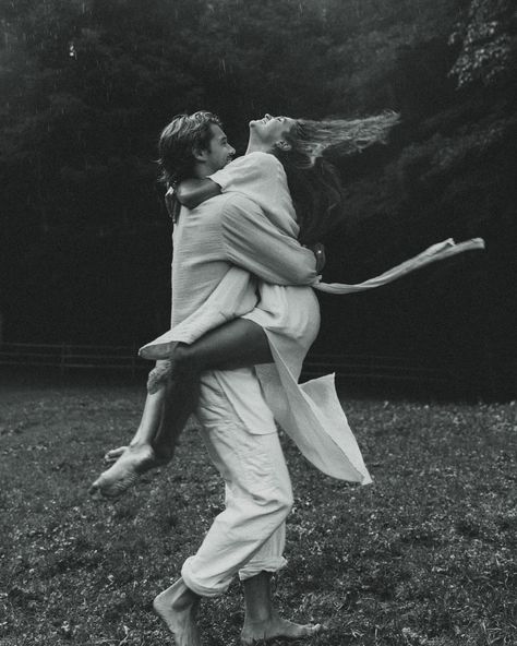 Sophia & Jesse on a rainy day in the blue ridge mountains (Part 1) 🤎 . . keywords - cottage core, farm life, rain shoot, couples photos, blue ridge, young love, joy, swing, film, cinematic photography, candid, cinema, Pinterest aesthetic, slow living, equestrian, horse shoot, North Carolina, travel photography Beach Engagement Pictures, Picnic Engagement, Couple Engagement Pictures, Cute Engagement Photos, Engagement Pictures Poses, Engagement Photo Poses, Couple Photoshoot Poses, Engagement Poses, Wedding Engagement Photos