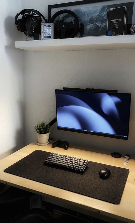 Small Room Setup, Mens Bedroom Decor, Computer Desk Setup, Desk Setups, Home Studio Setup, Desktop Setup, Bedroom Setup, Room Redesign, Setup Ideas