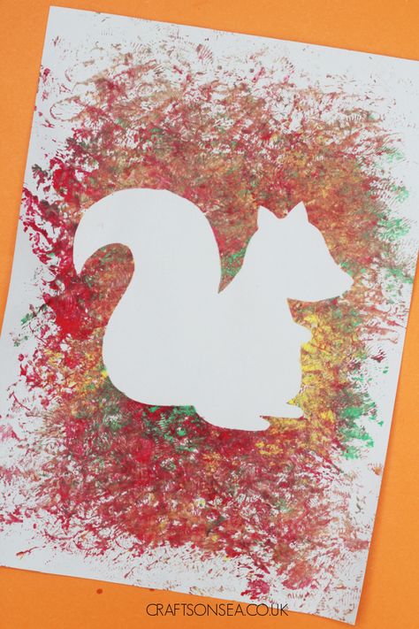 Resist art squirrel craft Autumn Art Ideas For Kids, Squirrel Crafts, Hibernation Crafts, Squirrel Craft, Resist Art, September Crafts, Maluchy Montessori, Hedgehog Craft, Preschool Fall