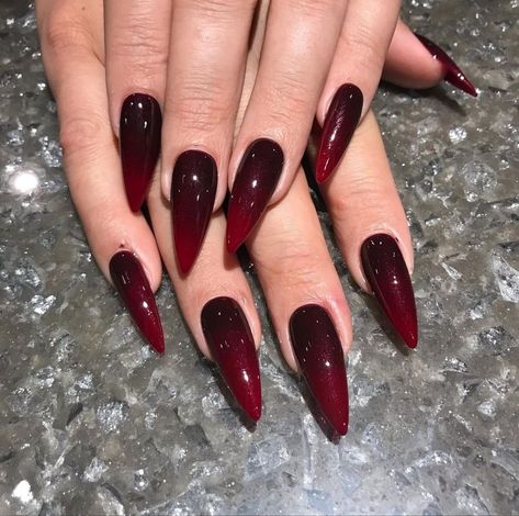 Black And Red Nail Designs, Red Black Nails, Vampire Nails, Black Ombre Nails, Nails Round, Red Ombre Nails, Long Red Nails, Witchy Nails, Gothic Nails