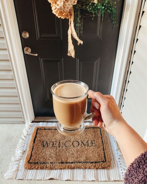 Outdoor Apartment Decor Front Doors, Small Front Step Fall Decor Ideas, Front Door Decor Simple, Apartment Door Wreath, Front Door Decor Small Space, Small Front Door Fall Decor, Layered Doormat Ideas, Apartment Welcome Mat, Front Door Doormat Ideas