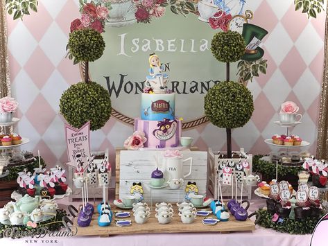 Alice in Wonderland Dessert Table Alice In Wonderland Desserts Treats, Alice In Wonderland Desserts, Alice In Wonderland Dessert Table, Alice In Wonderland Cupcakes, Dessert Table Birthday, Alice In Wonderland Tea Party Birthday, Bridal Shower Desserts, Baby Shower Dessert Table, Cake Dessert Table