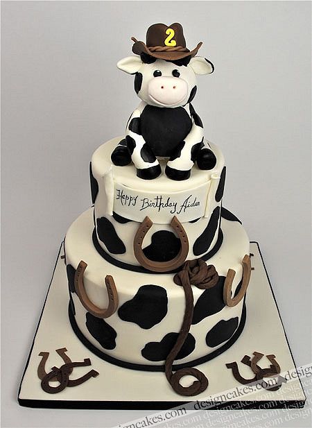 Cowboy Theme Cake, Cow Birthday Cake, Cowboy Cakes, Cow Cakes, Farm Cake, Dessert Healthy, Cowboy Theme, Animal Cakes, Gateaux Cake