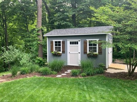 She Shed Landscaping, She Shed Exterior, Shed Landscaping Ideas, Shed Exterior Ideas, Guest House Shed, Sheds Ideas Backyard, Shed Landscaping, Shed Makeover, Shed Decor