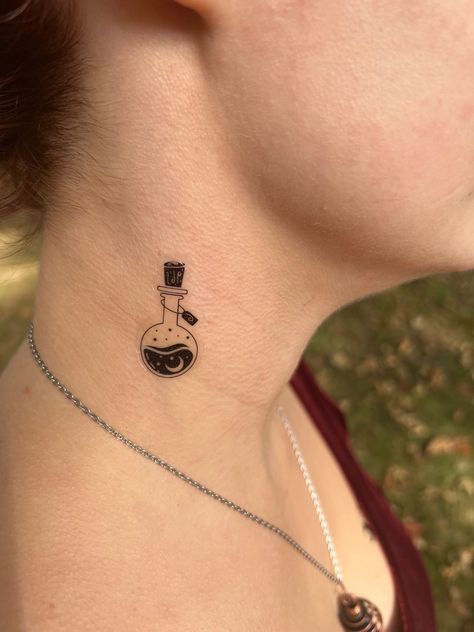 Tiny Potion Bottle Tattoo, Witch Bottle Tattoo, Potion Bottle Tattoo Magic, Magic Potion Tattoo, Vial Tattoo, Simple Witch Tattoo, Minecraft Potion Bottle, Magnet Tattoo, Love Potion Tattoo