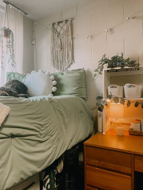 Earth Dorm Room Ideas, Earthy Green Dorm Room, Cozy Green Dorm Room, Pastel Green Dorm Room, Earth Tone Dorm Room Ideas, Green Boho Dorm Room, Safe Green Dorm Room, Dorm Ideas Green, Green And Beige Dorm Room