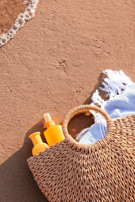 Is sunscreen bad for you? The short answer is no! But the mineral vs. chemical sunscreen debate does shine some light on which sunscreen you should and shouldn't use. Read on for our sunscreen tips and which SPF we prefer. | Sacred Mama Organics | #sunscreen #sunscreentips Sunscreen Tips, Beach Sunscreen, Best Sunscreen, Baby Sunscreen, Coral Bleaching, Shade Tent, Sun Safety, Spray Sunscreen, Safe Sunscreen