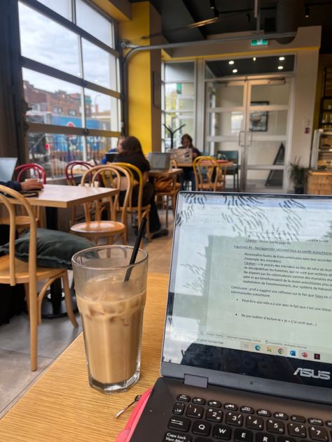 cold brew, iced coffee, aesthetic, coffee shop, studying Writing In A Coffee Shop, Uni Work Aesthetic, University Coffee Shop, Working In A Coffee Shop Aesthetic, Coffee Shop Study Aesthetic, Coffee Shop Work Aesthetic, Coffee Shop Studying Aesthetic, Cafe Study Aesthetic, Internship Aesthetic