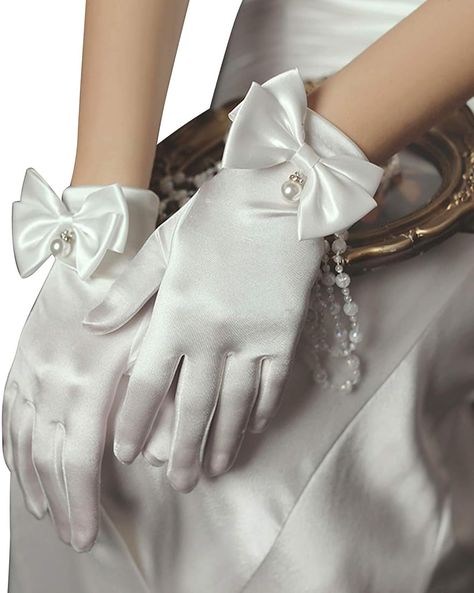 CHIC DIARY Women's Satin Gloves Adult Opera Wrist Gloves Stretchy Bridal Gloves for Wedding 1920s Flapper Party (White) : Amazon.co.uk: Fashion Aesthetic Gloves, Gloves Aesthetic, Fancy Gloves, Floral Gloves, Silk Gloves, Satin Gloves, Satin Suit, Elegant Gloves, Gloves Vintage