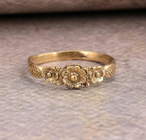 Floral ring, Brass Ring, Flower Ring, multi flower ring, Vintage Ring, gift for her, dainty ring, boho ring, handmade ring, women ring, gift ❥ Customers satisfaction is our biggest priority, please contact us with any questions/queries for future or existing orders, and we will do our best to make sure you are happy with your order. ❥Please make sure to add the correct address during check out. You can return your purchased item within 15 days after successful delivery. We offer a 100% "Money Ba Promsie Rings, Vintage Flower Ring, Signet Engagement Rings Women, Vintage Flower Wedding Ring, Cute Rings Gold, Vintage Rings Aesthetic, Cottagecore Rings, Mexican Rings, Basic Rings