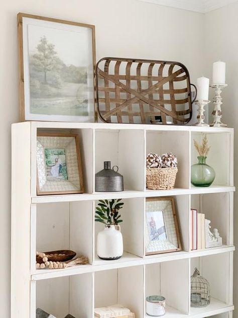 Cubby Decorating Ideas, Cube Shelf Decor, Cube Storage Decor, Cube Shelf, Shelf Decor Bedroom, Cubby Shelf, Ikea Shelves, Box Shelves, Cube Shelves