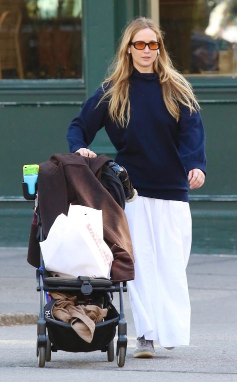 Jennifer Lawrence Perfects Transitional Dressing | Vogue Jennifer Lawrence Dress, Jennifer Lawrence Street Style, Easter Sunday Outfit, Jennifer Lawrence Style, Perfect Spring Outfit, Transitional Dressing, Navy Blue Hoodie, White Long Skirt, Gala Fashion