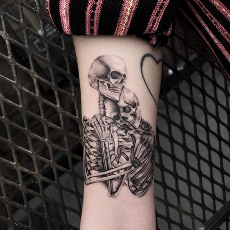 Skeleton Couple Tattoo, Skull Couple Tattoo, Coffin Tattoo, Couple Tattoos Love, Pug Tattoo, Feminine Skull Tattoos, Quotes Cute, Couples Tattoo Designs, Trash Polka Tattoo