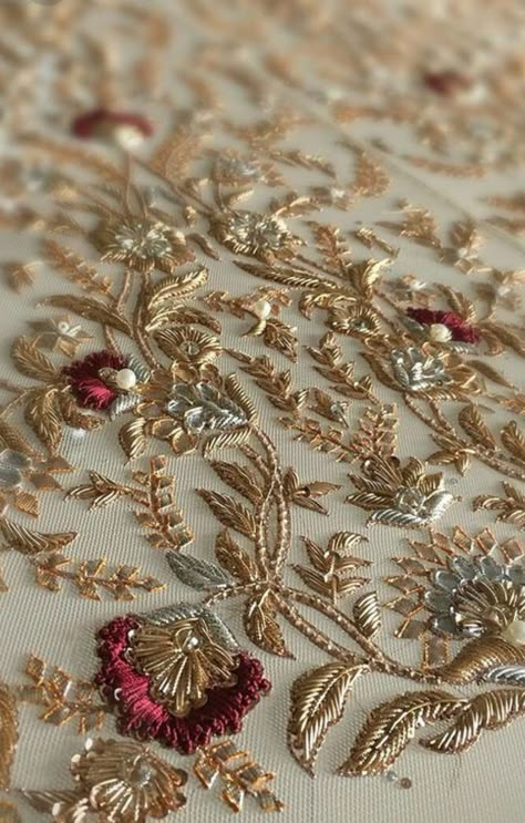 Geometric Embroidery Designs, Handwork Designs, Baroque Embroidery, Zardosi Embroidery, Gold Work Embroidery, Embroidery Fashion Detail, Zardozi Embroidery, Hand Beaded Embroidery, Kurti Embroidery Design