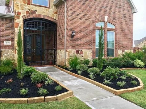 Flower Bed Edging Stone, Cheap Landscaping Ideas For Front Yard, Texas Front Yard, Texas Garden, Sod Installation, Flower Bed Edging, Cheap Landscaping Ideas, Gravel Landscaping, Landscaping Retaining Walls