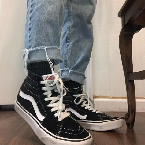 #vans #sneakers #oldskool Vans Old Skool Aesthetic, Vans Aesthetic Outfit, Vans Shoes Aesthetic, Skater Photography, Vans Sk8 Hi Outfit, Sk8 Hi Outfit, Vans Shoes Outfit, Snickers Shoes, Snicker Shoes