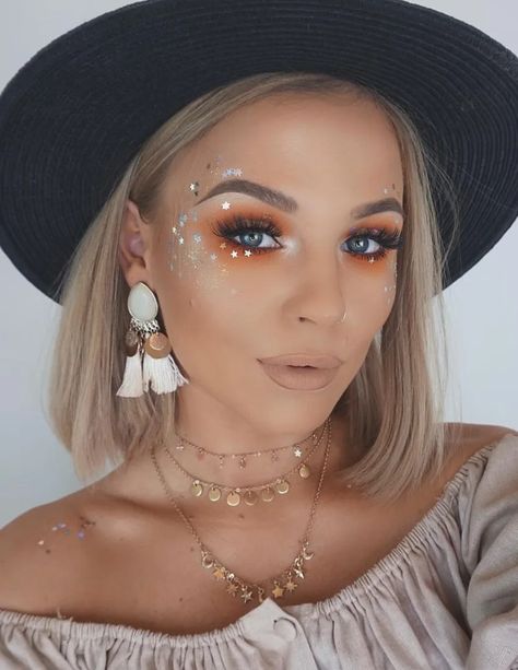 Hippie Carnaval, Easy Festival Makeup, Boho Festival Makeup, Festival Makeup Looks, Edc Makeup, Bohemian Makeup, Festival Face Gems, Festival Face Jewels, Music Festival Makeup