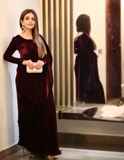 Blouse With Tassels, Velvet Saree, Saree Petticoat, Beautiful Sarees, Blouse Saree, Purple Wine, Velvet Blouses, Velvet Color, Pakistani Actress