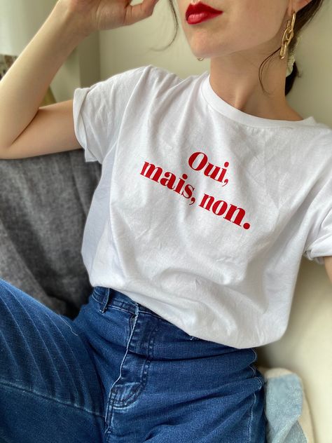 French Quote, Style Parisienne, Girlfriend Shirts, Paris Mode, Tees For Women, 로고 디자인, Shirts With Sayings, Parisian Style, Fashion Tees