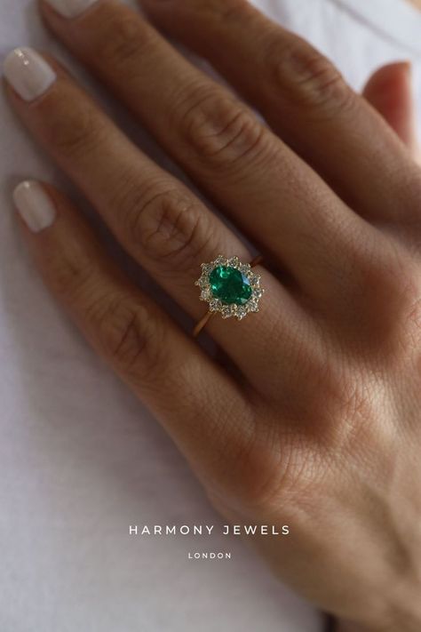 Emerald Engagement Ring On Finger, Vintage Engagement Rings Emerald Green, Emerald Engagement Ring Antique, Green Sapphire Halo Engagement Ring, Smaragd Engagement Ring, Dark Green Emerald Ring, Vintage Emerald Wedding Rings, Emerald Green Engagement Rings, Emerald Engagement Ring Green Unique