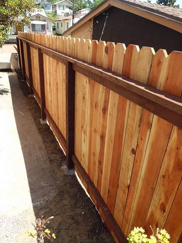 Yard Aesthetic, Cheap Fence Ideas, Good Neighbor Fence, Backyard Dog Area, Dog Ear Fence, Building A Gate, Noisy Neighbors, Wood Fence Design, Wood Privacy Fence